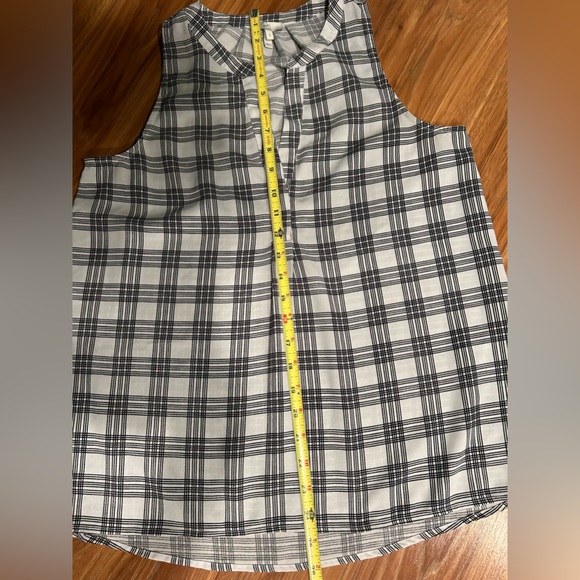 Joie Aruna Checkered
Sleeveless Gingham Blouse Size Small - Picture 6 of 8